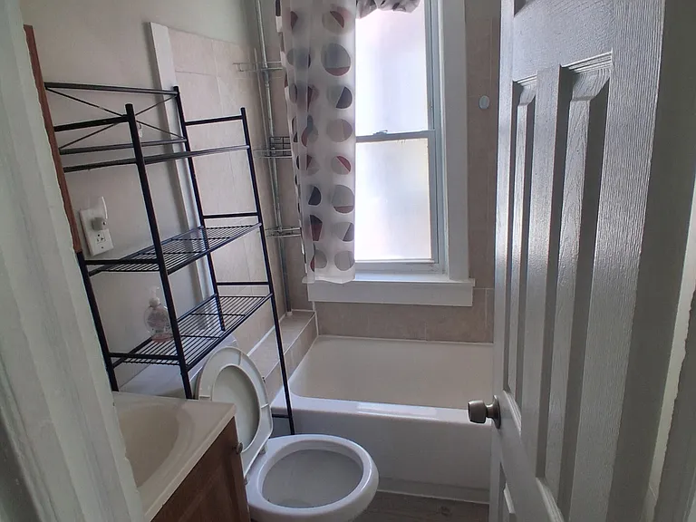 538 Clifton Ave — Photo 6