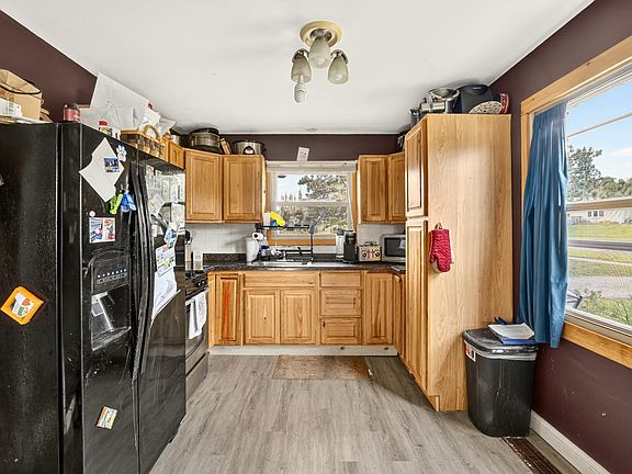 3rd image of 39 Edison Blvd