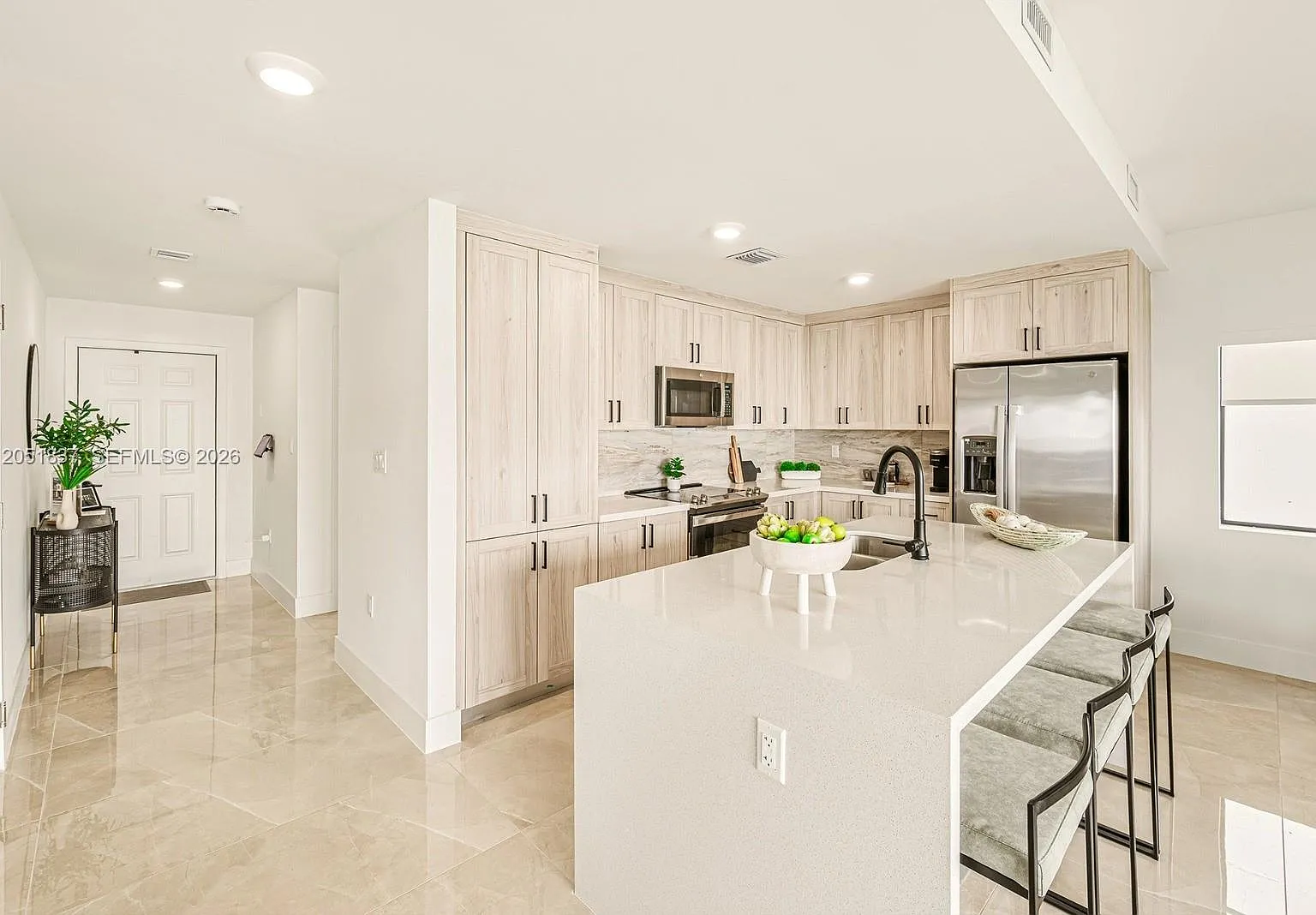 5 bed, 3.0 bath, 1810 sqft, $4,000 — Photo 2
