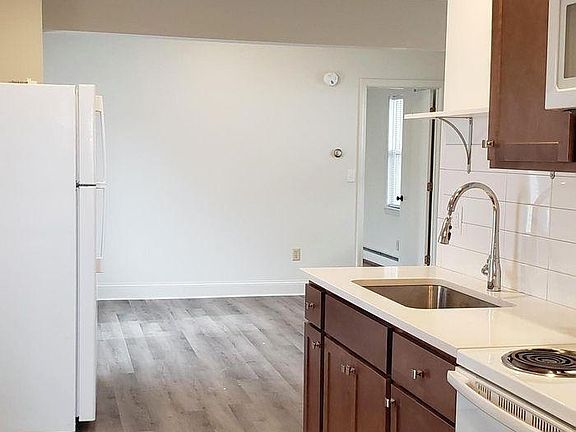 2nd image of 50 Myrtle St Floor 1