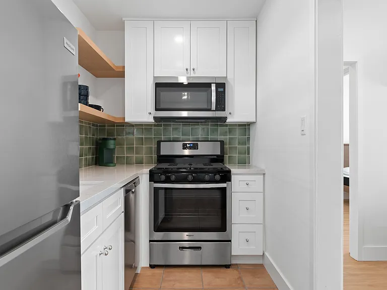 1020 1/2 Carol Dr — Photo 6