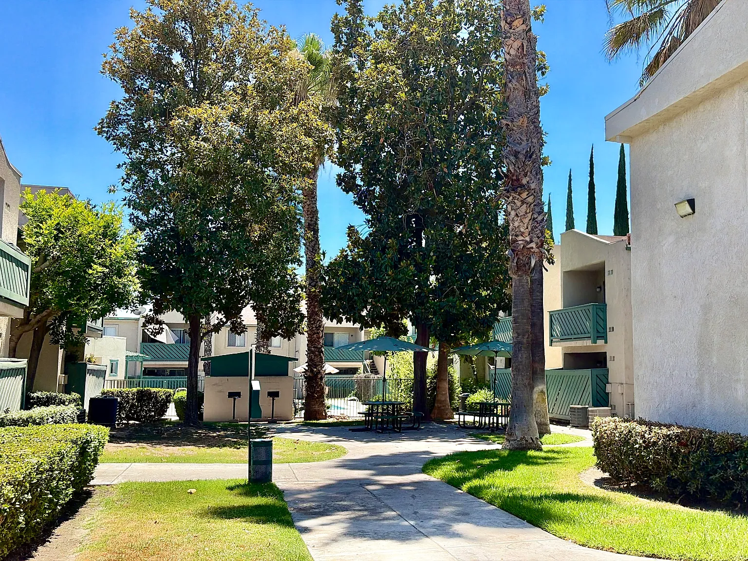 Sunpointe Village Apartments — Photo 2