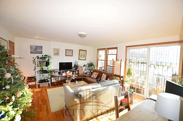 Rented by City Stop Realty | media 1