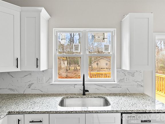 5th image of 3692 Shannon Loop