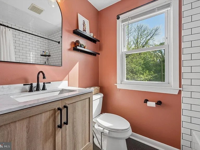 704 Swarthmorewood Ln — Photo 8