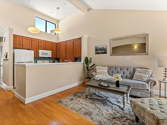 3rd image of 461 Dela Vina Ave APT 205
