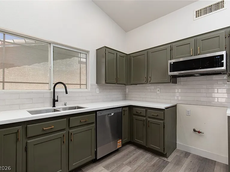 327 Perry Ellis Dr — Photo 14