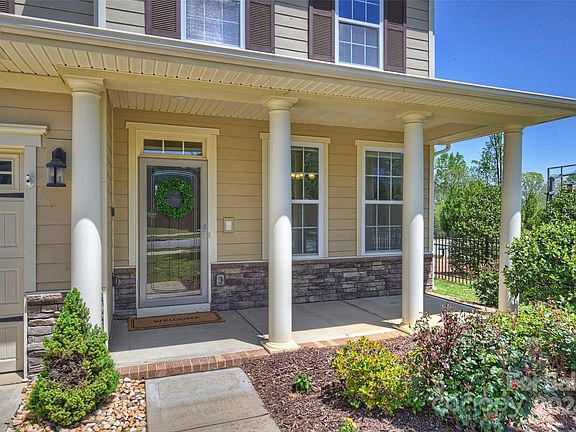 2nd image of 182 Blossom Ridge Dr