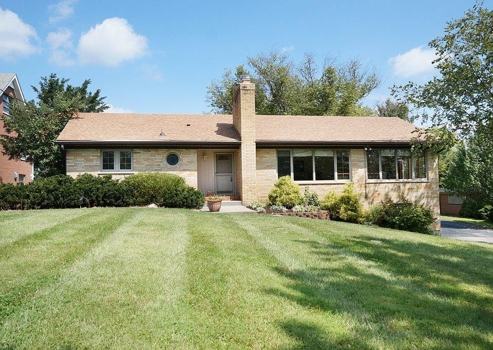 1st image of 460 Deanview Dr