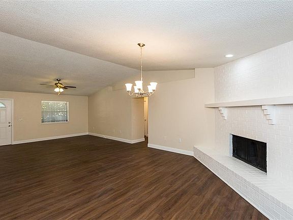 3rd image of 1020 S Woodlawn Ave