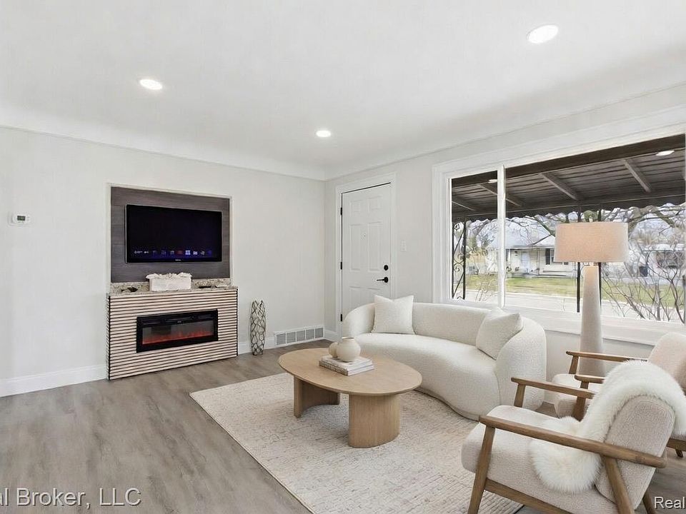 1st image of 1714 E Hayes Ave