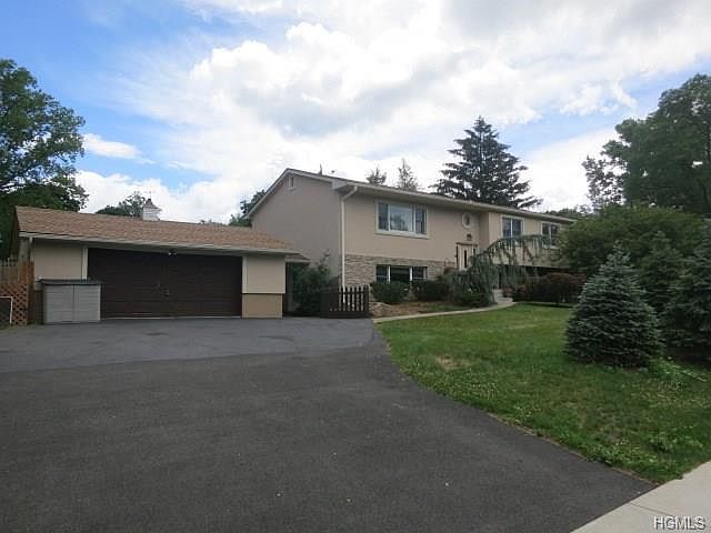 1st image of 2 Tobey Ln
