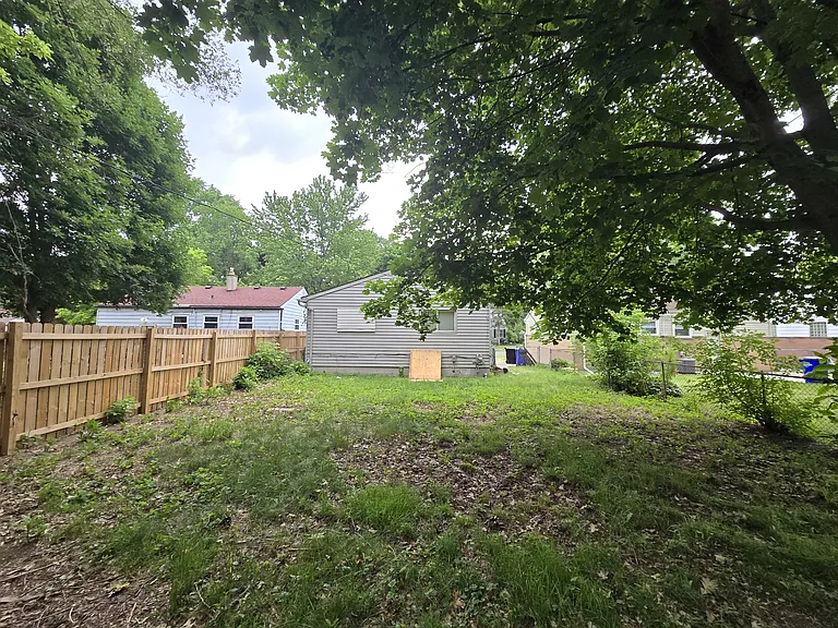 20083 Salem St — Photo 17