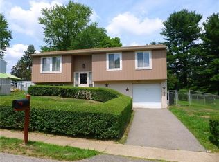 3252 Bradbury Dr, Aliquippa, PA 15001