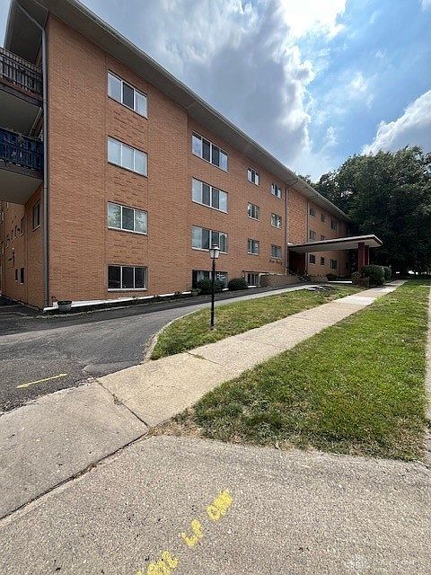 2nd image of 540 Heather Dr APT 9