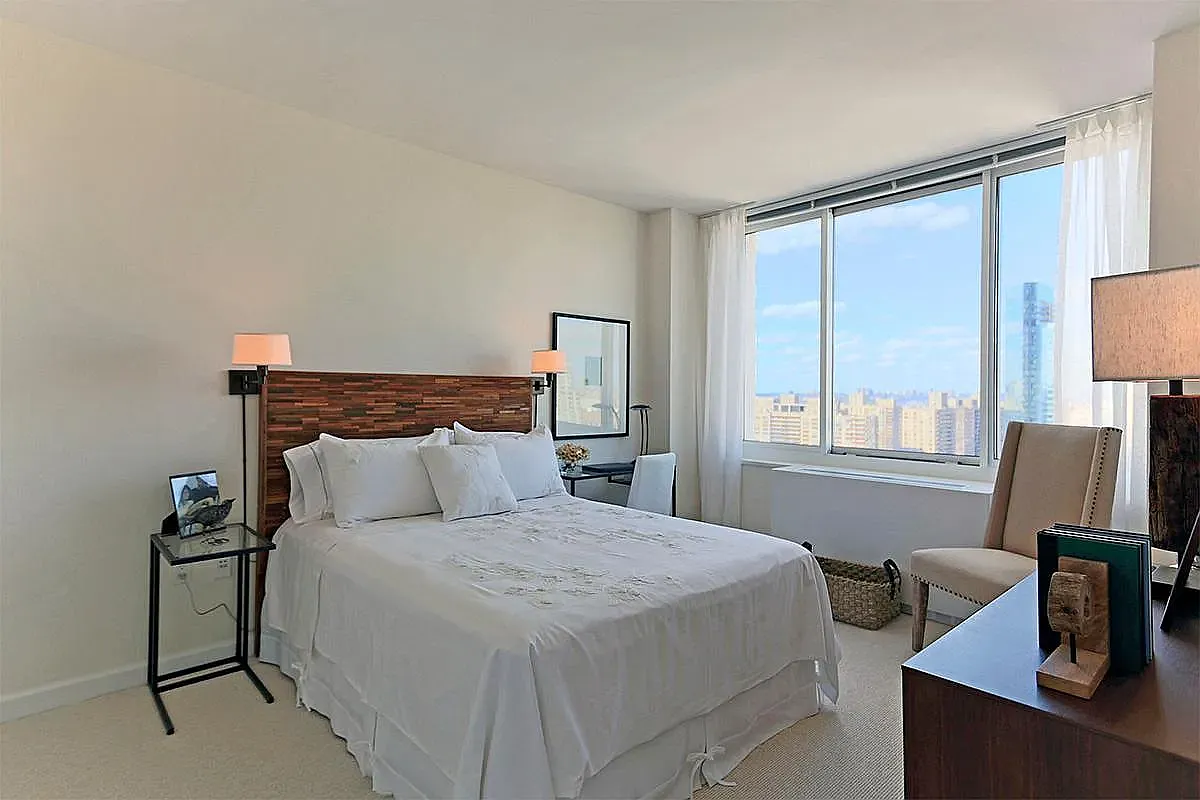 160 West 62nd Street — Photo 4