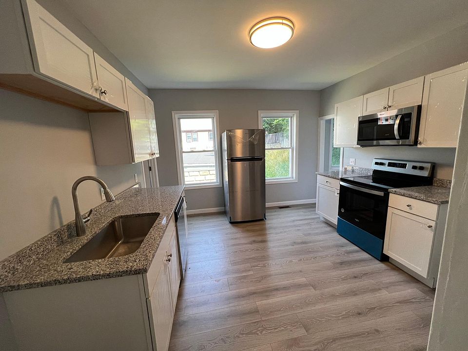 1st image of 17 Greenwood St Floor 1