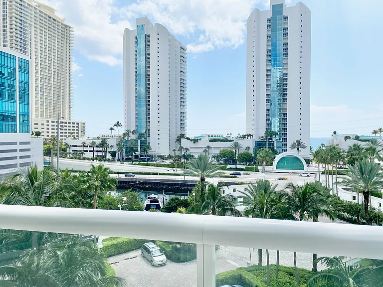 16400 Collins Ave #542 — Photo 4