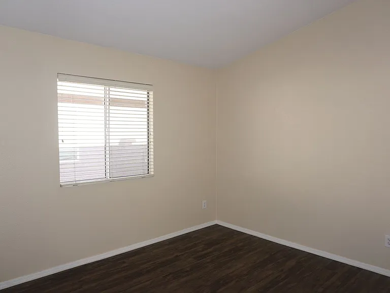 2201 S Saint Suzanne Dr — Photo 25
