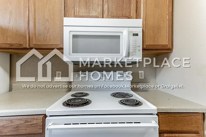 404 E Texas Dr — Photo 10