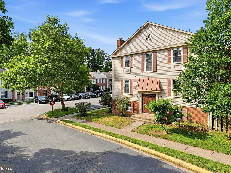 8031 Sleepy View Ln — Photo 3