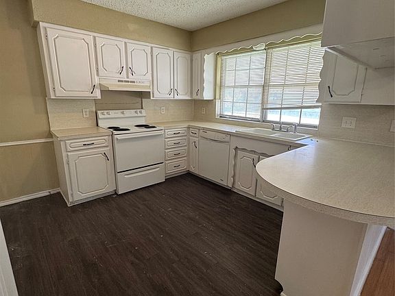 5th image of 512 E Willow Ln