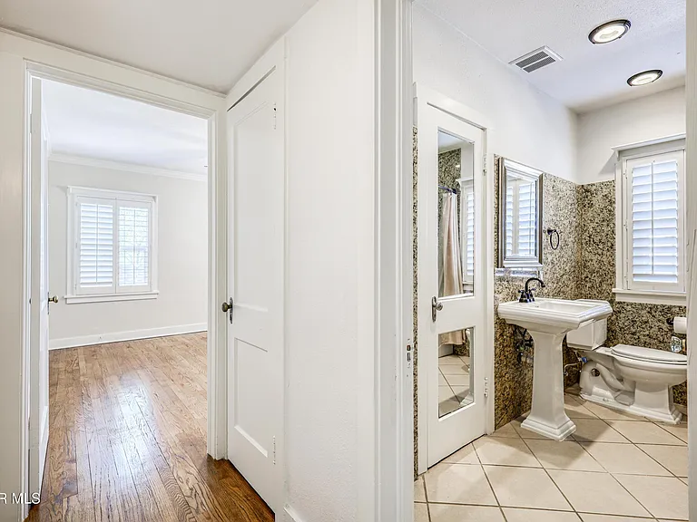 715 E Robinson Ave — Photo 29