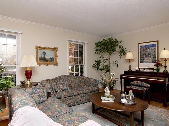 Living Room  20x13.6