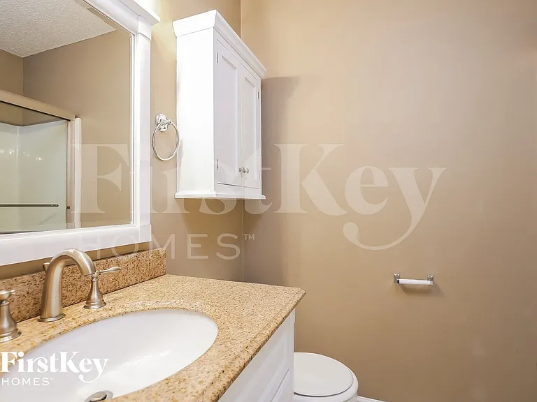 8837 NE 74th Ter — Photo 12