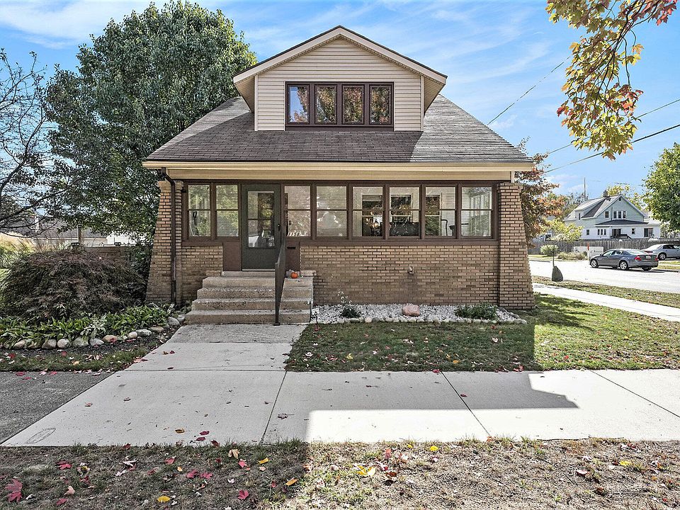 1st image of 1158 Lake Michigan Dr NW