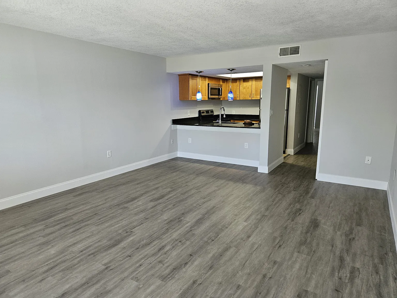 2 bed, 1100 sqft, $2,150 — Photo 2