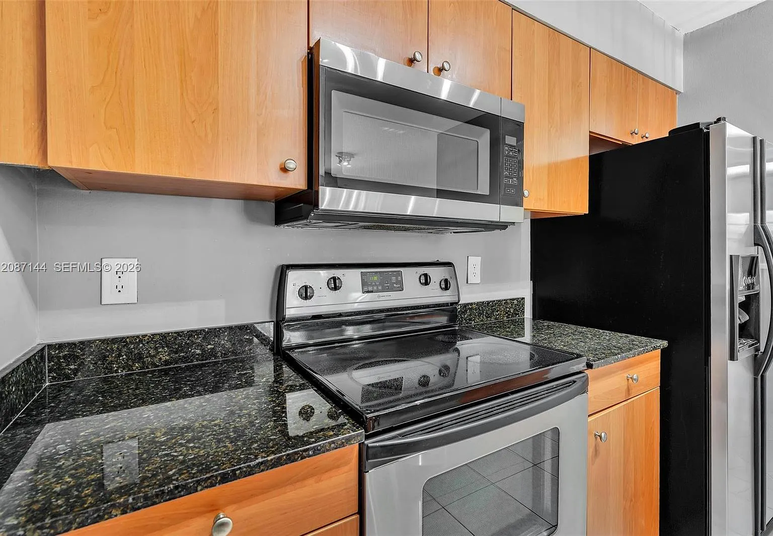 Lakeview Club Condo — Photo 2