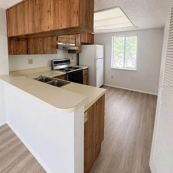 112 Cypress Ct #112 — Photo 4