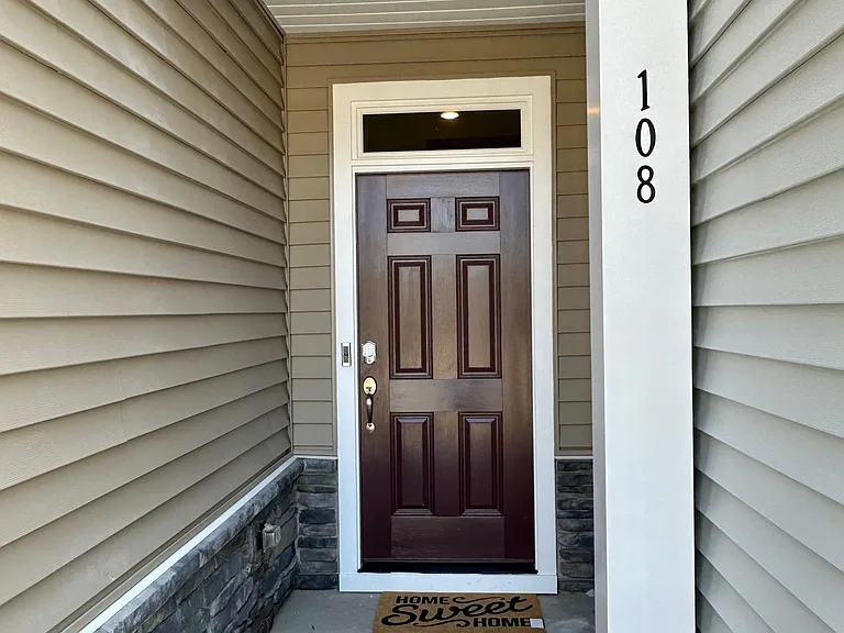 108 Jade Creek Dr — Photo 2