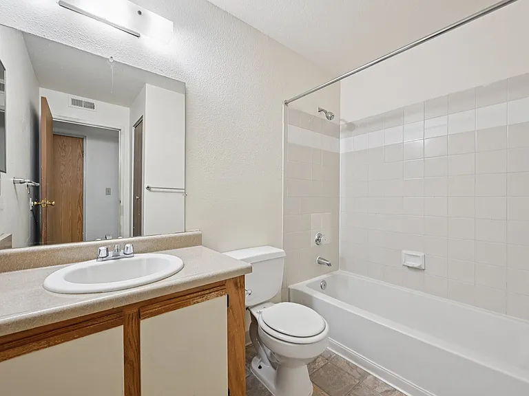 Hunter's Run Apartments — Photo 59