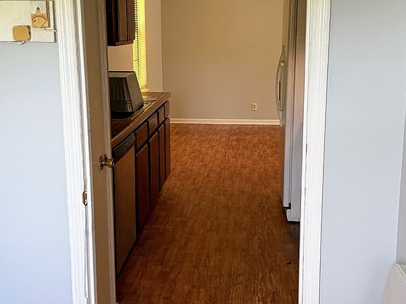4th image of 205 Walnut Crest Dr