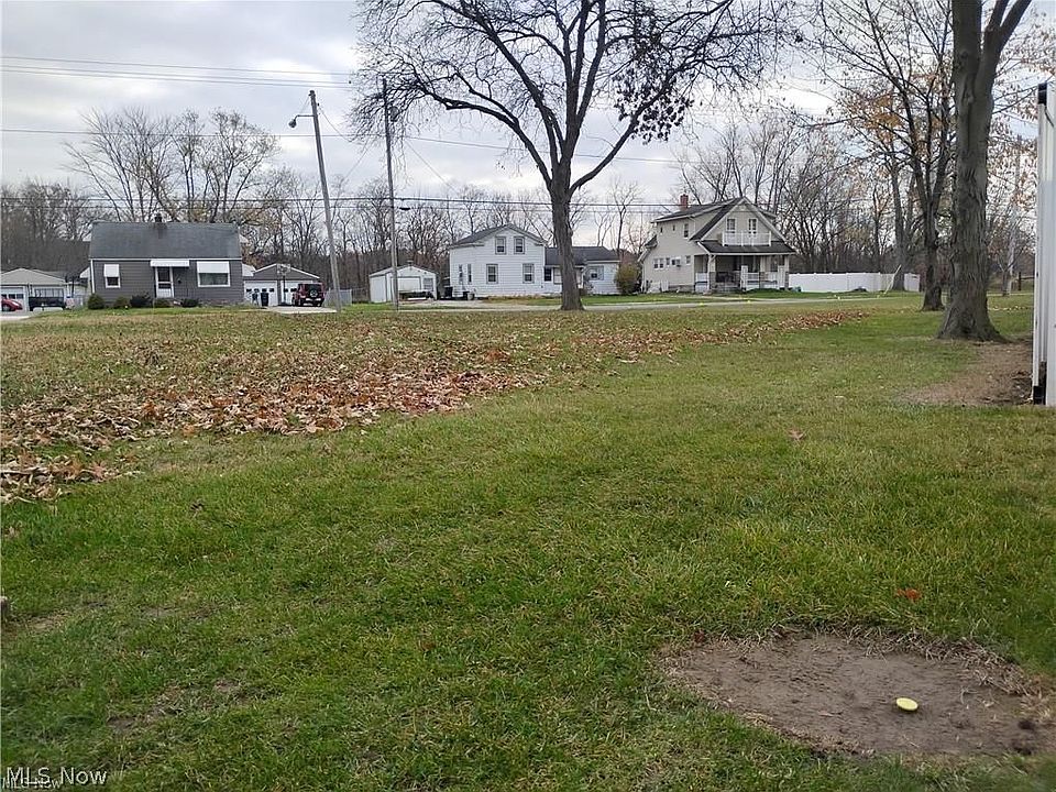 1st image of 950 W River Rd N