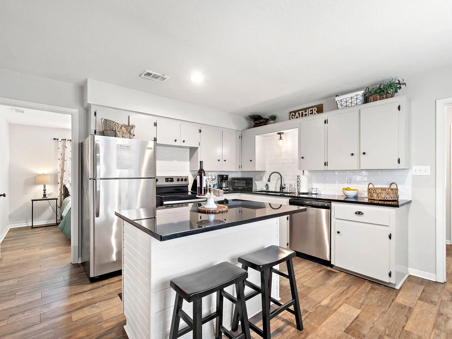 3 bed, 1.5 bath, 1210 sqft, $1,795 — Photo 4