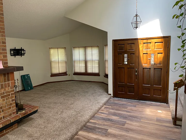 10268 Julian Ct — Photo 6