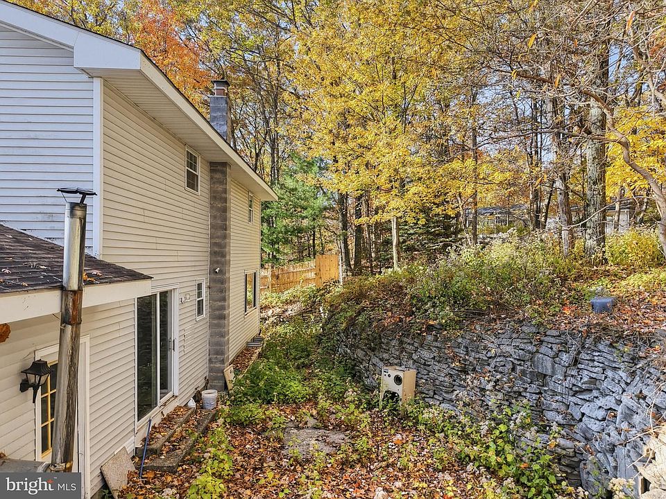 4th image of 10 Hemlock Rd