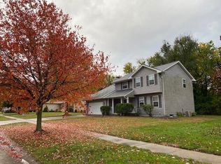 912 Tanglewood Dr, Charleston, IL