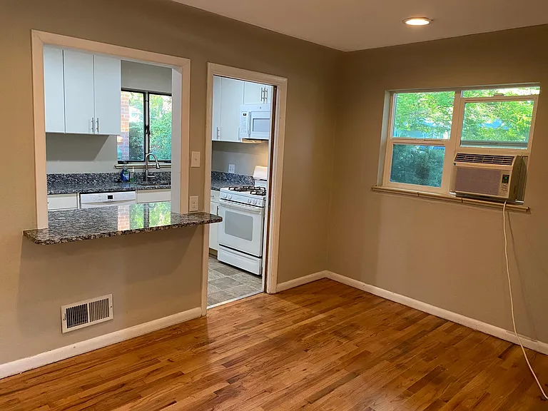 831 N Forest St — Photo 5