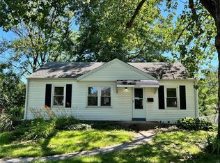 10330 Saint Arthur Ln, Saint Ann, MO 63074