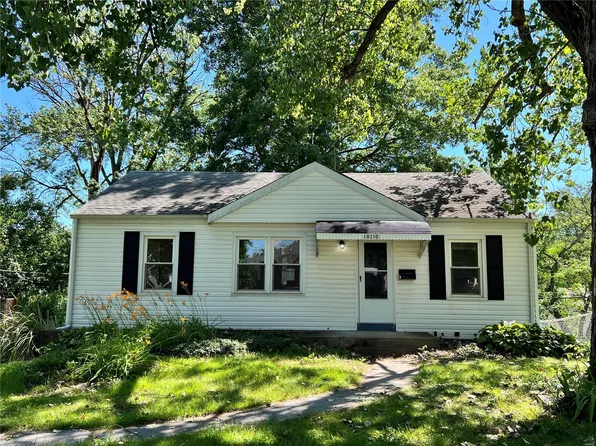 10330 Saint Arthur Ln, Saint Ann, MO 63074