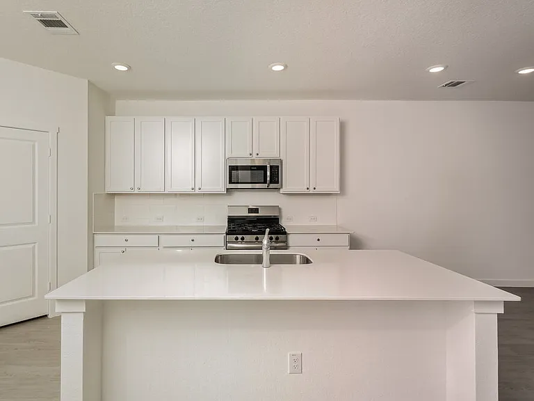610 Kayden Ct — Photo 7