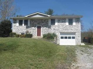 1402 Windsor Dr, Dandridge, TN 37725