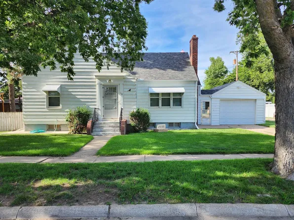 118 W 6th St, Quinter, KS 67752