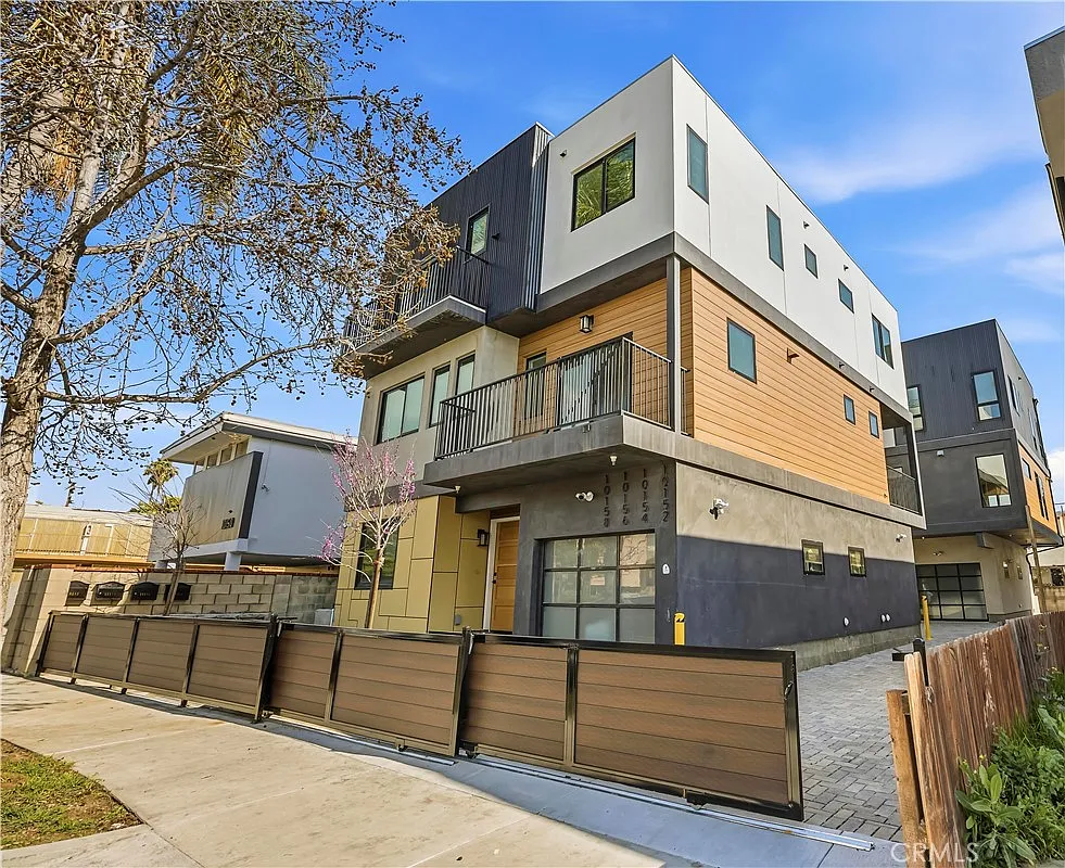 3 bed, 3.5 bath, 1359 sqft, $5,000 — Photo 4