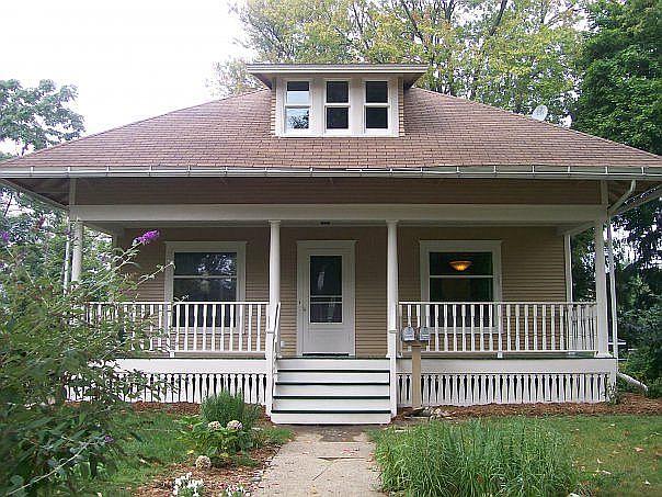 2nd image of 1610 Davis Ave