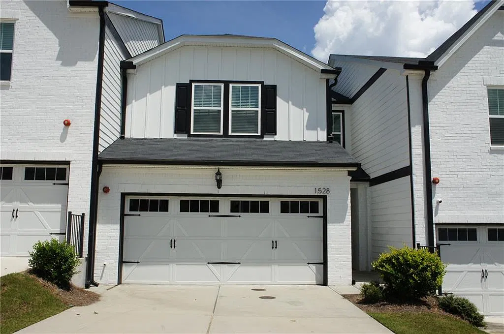 3 bed, 2.5 bath, 1752 sqft, $3,000 — Photo 1